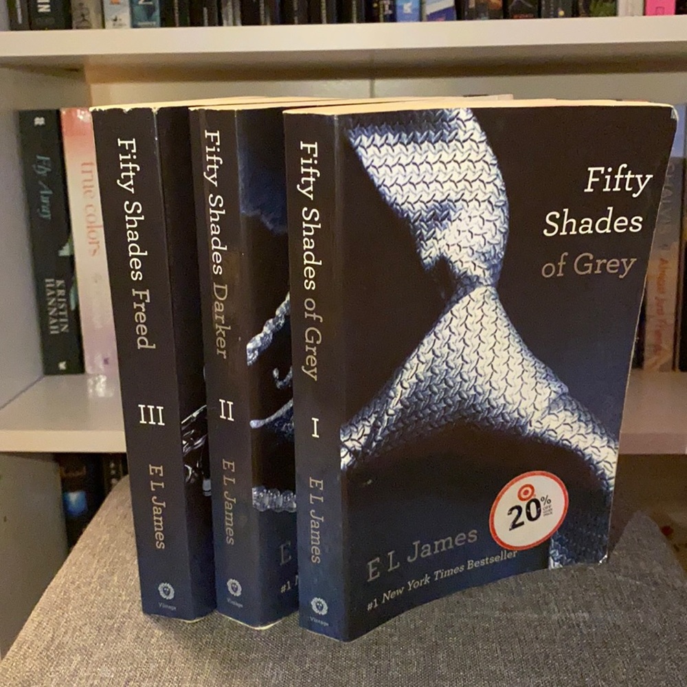 50 shades of gray book set play EL James
